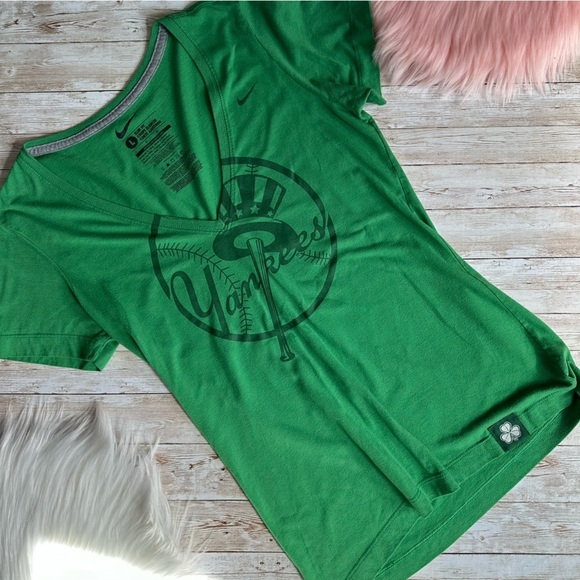 Nike Women’s New York Yankees Tee | Slim Fit | St. Patty’s Day | Large - Picture 1 of 4